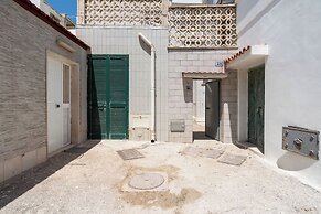 The Sea Outside Apartments