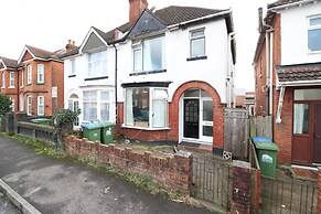 Mayflower road guest house room 6