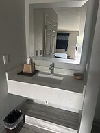 Blue Diamond Inn