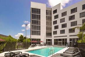 Kompose Boutique Hotel Miami Airport