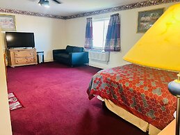 Villa Inn Motel Near Hwy 12 WI Capital O