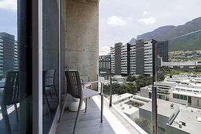 Modern Apts w Pool & Mountain View