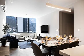 Modern Apts w Pool & Mountain View