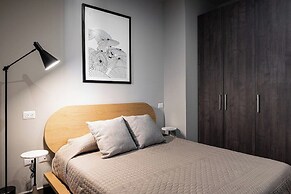 Modern Apts w Pool & Mountain View