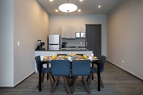 Modern Apts w Pool & Mountain View