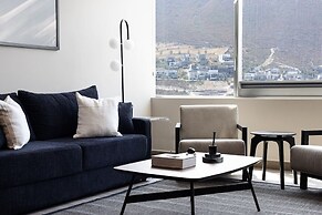 Modern Apts w Pool & Mountain View