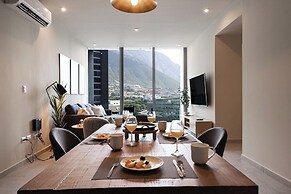 Modern Apts w Pool & Mountain View