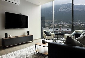 Modern Apts w Pool & Mountain View