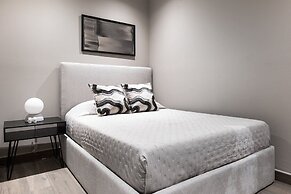 Modern Apts w Pool & Mountain View