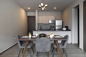 Modern Apts w Pool & Mountain View