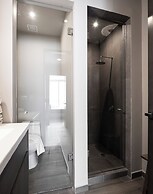 Modern Apts w Pool & Mountain View