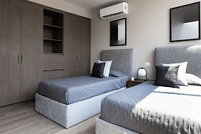 Modern Apts w Pool & Mountain View