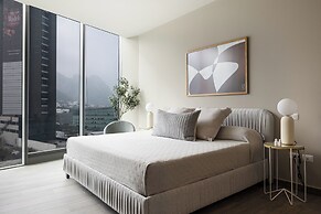 Modern Apts w Pool & Mountain View