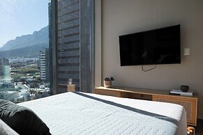 Modern Apts w Pool & Mountain View