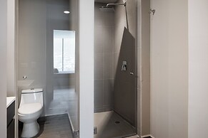 Modern Apts w Pool & Mountain View