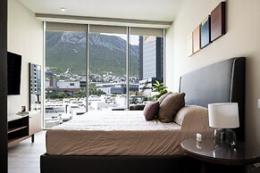 Modern Apts w Pool & Mountain View