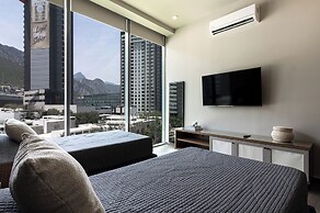 Modern Apts w Pool & Mountain View