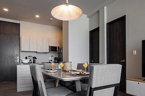 Modern Apts w Pool & Mountain View