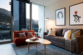 Modern Apts w Pool & Mountain View