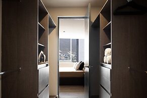 Modern Apts w Pool & Mountain View