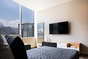 Modern Apts w Pool & Mountain View