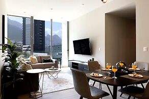 Modern Apts w Pool & Mountain View