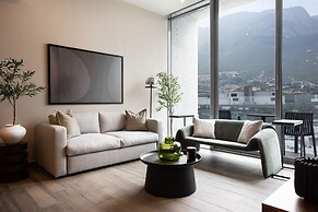 Modern Apts w Pool & Mountain View