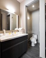 Modern Apts w Pool & Mountain View