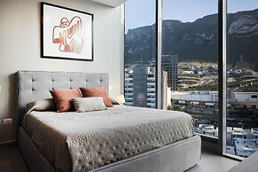 Modern Apts w Pool & Mountain View