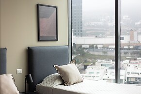 Modern Apts w Pool & Mountain View