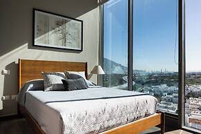 Modern Apts w Pool & Mountain View