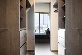 Modern Apts w Pool & Mountain View