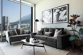 Modern Apts w Pool & Mountain View