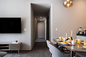 Modern Apts w Pool & Mountain View