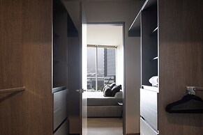 Modern Apts w Pool & Mountain View