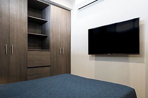 Modern Apts w Pool & Mountain View