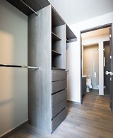 Modern Apts w Pool & Mountain View