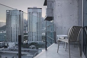 Modern Apts w Pool & Mountain View