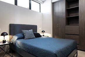 Modern Apts w Pool & Mountain View