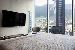 Modern Apts w Pool & Mountain View