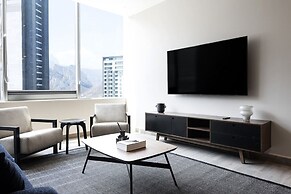 Modern Apts w Pool & Mountain View