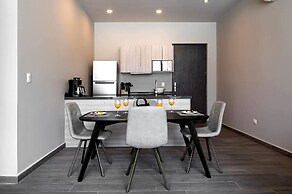 Modern Apts w Pool & Mountain View