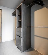 Modern Apts w Pool & Mountain View