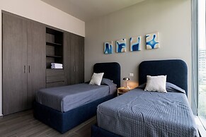 Modern Apts w Pool & Mountain View