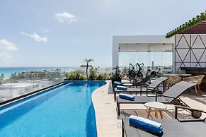 Ocean view Rooftop Studios with Pool