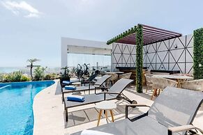 Ocean view Rooftop Studios with Pool