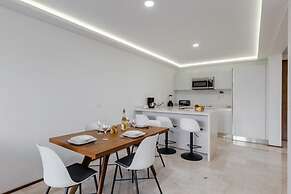 Ocean view Rooftop Studios with Pool