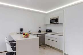 Ocean view Rooftop Studios with Pool