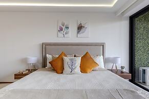 Ocean view Rooftop Studios with Pool