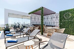 Ocean view Rooftop Studios with Pool